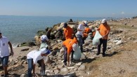 MDTO Genel Sekreter Yardımcısı Halil Delibaş, Mersin Tenis ve Yelken İhtisas Kulübü sahilindeki etkinlikte, MDTO ve Deniz Temiz Derneği (TURMEPA) öncülüğünde kentte iki ayrı bölgede deniz ve kıyı temizliği yaptıklarını söyledi. Uluslararası Kıyı Temizleme Kampanyası’nın 100’ün üzerinde ülkede uygulandığını vurgulayan Delibaş, “Etkinlikle ülkemizde ve dünyada sahillerimizin, denizlerimizin kirliliğini göstermeyi amaçlıyoruz. Bunları kamuoyuyla paylaşmak ve kamuoyunun dikkatini […]
