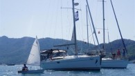 Marmaris’te yelken okulu sahibi Mustafa Yurtbulmuş, 13,5 metrelik “Balıkçıl” isimli teknesiyle dünya turuna çıktı. Orhaniye Mahallesi’ndeki Martı Marina’da düzenlenen törenle yolcu edilen 47 yaşındaki Yurtbulmuş, gazetecilere yaptığı açıklamada, asıl mesleğinin gazetecilik olduğunu ancak yerleştiği Marmaris’te denizciliği iş edinerek yelken okulunu işletmeye başladığını söyledi.  […]