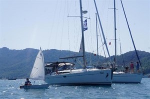 Marmaris’te yelken okulu sahibi Mustafa Yurtbulmuş, 13,5 metrelik “Balıkçıl” isimli teknesiyle dünya