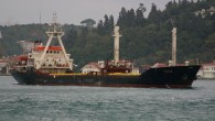 Boğazın Ege Denizi girişindeki Yeniköy Mevkisi’nde bir süredir demirde bekleyen Sierra Leone bayraklı 7704289 IMO numaralı, 88 metre uzunluğundaki soğan yüklü  ‘Mercy God’ adlı gemi, bugün saat 02.30 sıralarında kuvvetli poyraz nedeniyle demir taradı. Sürüklenen gemi karaya oturdu. Gemi kaptanı […]