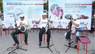 04 Eylül 2014 Perşembe – ASF’de müzik de unutulmadı. Ritim Atölyesi, halka açık alanlarda perküsyon ustaları tarafından vurmalı çalgılarla ritim çalışması yapılıyor. Vatandaşların da katılarak ritim çalışması denediği gösterilerde, başarı gösterenlere ASF logolu darbukalar hediye ediliyor. Ritim Atölyesi, 9 Eylül Salı akşamına […]