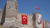 14 Eylül 2014 Pazar – Asil S. TUNÇER- Turizmhaberleri.com/ Kuşadası AYASULUK KALESİ –II- Ayasuluk İç Kalesi Ayasuluk Tepesi, Selçuk ilinin orta yerinde yükselir; daha doğrusu yerleşim onun etrafında olgunlaşmıştır. Üstündeki kaleyle birlikte 90 m yüksekliğe sahip bu çok özel yüksekliğin tarih boyunca […]