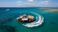 Fiji’nin Tavarua Adası’na bağlı bulunan ve “Cloud 9” ismiyle anılan yüzen bar, tatilcilerin gözdesi konumunda. Okyanusun ortasında bulunan bar 2 katlı.Cloud 9’da 360 derecelik masmavi bir manzara yanısıra müzik ve birbirinden güzel yemekler de bulunuyor. Barda yeme-içme dışında spor aktiviteleri […]