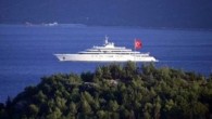 İngiltere’nin futbol kulüplerinden Chelsea’nin sahibi Rus iş adamı Roman Abramoviç’in mega yatı “Eclipse” Bodrum’a geldi. Rus milyarderin 165 metre uzunluğundaki mega yatı, İçmeler mevkisindeki Yelken Kulüp açığına demirledi. Mega yata çalışanlar tarafından kumanya taşındı. “Eclipse”, beldede tatil yapan turistler ile […]