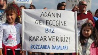 Çevre ve Şehircilik Bakanı İdris Güllüce İstanbul Esenler Oruç Reis Mahallesi’nde katıldığı bir kentsel dönüşüm toplantısında, Bozcaada ile ilgili açıklamalarda bulundu. Bakan Güllüce, “Bozcaada’da bir kıyamet koparılıyor. Dün CHP ’li milletvekilleri gitmiş. ‘Bozcaada’dan para kazanılacak’. Kim kazanacak, neyi kazanacak? İnsanlar konuştuğu sözün altını doldurarak konuşması lazım. 1/100000’lik plan yapılmış. […]