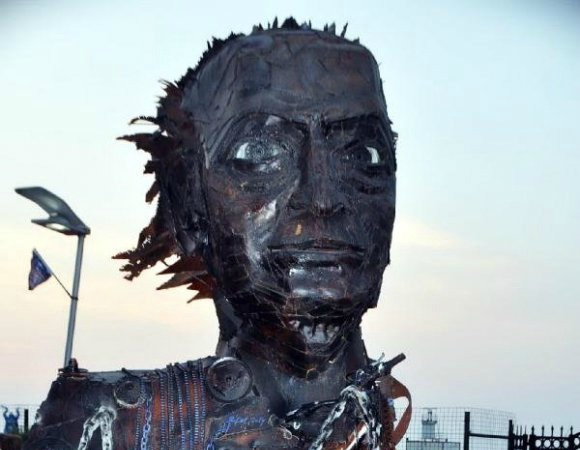 Çöplerden yapılan eşsiz heykeller Turgutreis D Marin Marina’da oluşturulan sanat