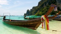 Kaza, Phuket sahilinin 7 kilometre açığında yaşandı. Turistleri taşıyan bir tekne ile bir balıkçı teknesi çarpıştı. Çarpışma sonucu toplam 10 kişi yaralandı, denize düşen 2 kişi ise kayboldu. Kaza sonrası, tekne sürücüleri polis tarafından gözaltına alındı. Hastaneye kaldırılan yaralıların durumunun […]