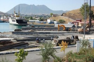 atvan ilçesinde yapımı devam eden 50 vagon taşıma kapasitesine sahip 2 feribotla  Van Gölü