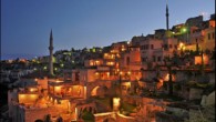 20 Ekim 2014 Pazartesi – Son yıllarda, tüm dünyada konaklama sektöründe trendler giderek küçük otellere kayıyor. Misafirini iyi anlayan, onlarla doğru iletişim kuran, kişiye yönelik üstün nitelikli hizmet veren küçük oteller, Kapadokya’da da yerli ve yabancı turistlerin gözdesi oldu. Küçük Oteller Derneği […]