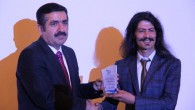 01 Ekim 2014 Çarşamba – Van Valisi Aydın Nezih Doğan, İl Kültür ve Turizm Müdür Muzaffer Aktuğ, Van Yüzüncü Yıl Üniversitesi Rektör Yardımcısı Prof. Dr. Ahmet Kazankaya başta olmak üzere protokol üyelerinin katıldığı ve sunuculuğunu sinema sanatçısı Taies Farzan ın yaptığı ödül […]
