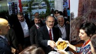 20 Kasım 2014 Perşembe – turizmhaberleri.com/haber Merkezi 13-16 Kasım tarihlerinde Antalya Expo Center’da gerçekleştirilen Yapex Restorasyon Fuarı; hem tarihi kentlerin yerel yönetimlerinin projelerini sergilemesi hem de koruma sektörü temsilcilerinin yeni ürünlerini tanıtması açısından üzerinde konuşulmaya devam ediliyor.Tarihi kültürlerine sahip çıkan belediyelerin turizmde […]