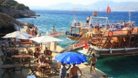 Bodrum Belediyesi ile Leleg Uygarlığı Pedasa Koruma ve Yaşatma Derneği tarafından düzenlenen Kara Ada Bodrum Etkinlikleri kapsamında Paşatarlası’ndaki Halikarnas İskelesi’nden kalkan çok sayıda tekneyle Bodrum açıklarındaki Kara Ada’ya taşınan vatandaşlar, güneşli havada aileleri ile keyifli vakit geçirdi.  Etkinlikler kapsamında yöresel müzik […]
