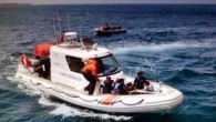 Balıkesir’in Ayvalık ilçesi açıklarında yasa dışı yollarla Yunanistan’a gitmek isteyen kaçakların bulunduğu teknenin batması sonucu ilk belirlemelere göre biri çocuk 2 kişi öldü, 5 kişi kurtarıldı. Alınan bilgiye göre, Ayvalık Küçükköy sahilinden Yunanistan’ın Midili Adası’na yasa dışı yollarla gitmek isteyen kaçakların […]