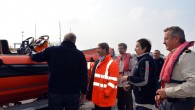 Kıyı Emniyeti Genel Müdürü Yaşar Duran Aytaş’ı Kalamış Marina’daki merkezde; DDD Yönetim Kurulu Başkanı Kaptan Serdar Argıç, yönetim kurulu üyeleri ve DAK/SAR gönüllüleri Selçuk Bulut, Turgay Aytaç, Ahmet Kocataş, Murat Kaya, Denetim Kurulu Üyesi ve DAK/SAR gönüllüsü Ayşe Olcay, Genel […]