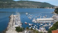 Yugoslavya döneminde, Bosna Hersekli idareciler tarafından Karadağlı idarecilere “hediye” edilen ve bugün hala Karadağ sınırında bulunan Adriyatik Denizi kıyısındaki Sutorina, açık denize kıyısı olmayan Bosna Hersek’te “Sutorina, Bosna Hersek’indir” tartışmalarını gündeme taşıdı. Bugün hala üzerinde “Ercegovina” (Hersek) yazılı sınır taşının bulunduğu bölgede […]