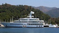 Marinalara sığmadığı için kruvaziyer limanının küçük rıhtımına yanaştırılan 140 metre uzunluğundaki mega lüks yata, yakıt ve erzak ikmali yapılacağı bildirildi. Yatta, kraliyet ailesi mensuplarının bulunup bulunmadığı hakkında liman yetkilileri açıklama yapmadı. Almanya’da 1999’da inşa edildikten sonra denize indirilen ve o […]