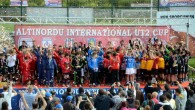 17 Kasım 2014 Pazartesi – İzmir Büyükşehir Belediyesi ve Altınordu Futbol Sosyal Girişimi güç birliği ile Nisan ayında düzenlenecek “U12 İzmir Cup ” , aralarında Sao Paolo, Porto, Liverpool, Ajax, Juventus ve Werder Bremen gibi dünya devlerinin de yer aldığı 5 kıtadan […]