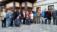 24 Kasım 2014 Pazartesi – HÜSNÜ GÜMÜŞ- turizmhaberleri.com/ Ankara FIJET ve ATURJET Üyesi BAŞÖĞRETMEN ATATÜRK’ÜN EVİNDEYDİK. Ankara Rehberler Odası (ANRO) üyeleri ile birlikte 1921–1932 yılları arasında konut ve çalışma mekanı olarak kullanılan “Atatürk Müze Köşkü ” ziyaret ettik. Kurtuluş Savaşı’nın kazanıldığı Türkiye […]
