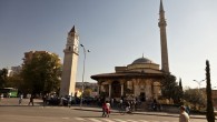 03 Kasım 2014 Pazartesi – Olay SALCAN-turizmhaberleri.com/ Ankara BALKANLAR GEZİSİ ARNAVUTLUK: KARTALLAR ÜLKESİ Ohrid den Arnavutluk ta ilk göreceğimiz şehir olan Elbasan arasındaki mesafe, yaklaşık 90 km. Arnavutlar, ülkelerini kartallar ülkesi anlamına gelen Shqiperia şeklinde adlandırmaktalar. Bu gün bayrakları üzerinde bulunan çift […]