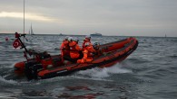 Denizciler Dayanışma Derneği ve Görme Engelliler Derneği’nin koordineli çalışmasıyla görme engelli vatandaşlar denizle buluştu. Denizi hissetmek isteyen görme engelli vatandaşların talepleri doğrultusunda 10 kişiyi denizle buluşturdu. Denizde Arama Kurtarma’nın sürat botlarıyla yapılan yakın mesafedeki seyir denizin rüzgarını ve kokusunu hisseden […]