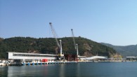 Zonguldak’ın Kilimli ilçesinde, Eren Enerji’ye ait limanda çalışan bir işçi, yüksekten denize düşerek hayatını kaybetti.  Alınan bilgiye göre, Çatalağzı beldesindeki limanda işçi olarak çalışan İbrahim Şahin (52), platformda çalıştığı sırada henüz belirlenemeyen nedenle yaklaşık 3 metre yükseklikten denize düştü.  Şahin’in […]