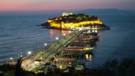 Bu çalışmaların ardından Güvercinada ziyarete yeniden açılacak. restorasyon, çevre düzenlemesi ile gelecek yıl turizm sezonunda ziyarete açılacak. 50 yıla yakın süre içinde inşaatlar yapılan, ticari amaçla kullanılan ve mezbelelik bir görüntü halini alan Kuşadası’nın simgesi Güvercinada M. Esat Altungün’ün belediye […]