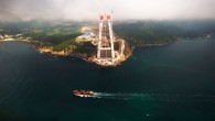 İstanbul Boğazı’nın Karadeniz girişine,  dev bir dalgakıran ve liman projesi için düğmeye basıldı. Üçüncü Köprü rotasının geçtiği Sarıyer Garipçe Köyü, köprü ayağının bulunduğu yere yapımı tasarlanan yeni limanla temiz bir yüze kavuşacak. Rehberlik ve römorkör hizmetleri de buradan yapılacak. 2.5 […]