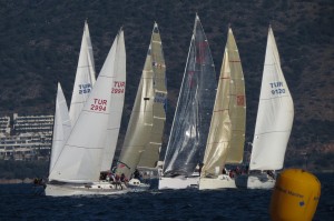 Tekneler  13 Aralık Cumartesi günü 15-16 Knot  kuzeyden esen rüzgar