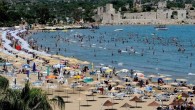 Antalya Ticaret ve Sanayi Odası (ATSO) Başkanı Çetin Osman Budak, Rusya’daki krizin 2015 yılını komple kaplayacağını söyledi. Rusya’daki kriz nedeniyle yönünü iç pazara çeviren turizmciler ise geçen yılın altında fiyatlara erken rezervasyon satışına başladı. Hem Türkiye hem Antalya’nın 2013 ve 2014 senelerinde Rus turist açısından […]