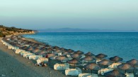 Yapılan açıklamayla kıyı kenar çizgisinin deniz kenarında kalan alanların kiralanacağını, ancak hiçbir şekilde imara açılmayacağını vurgulayan Çevre ve Şehircilik Bakanlığı, günübirlik alanlarda sadece sunulan hizmetlere (şemsiye, şezlong gibi) karşılık ücret talep edileceğini bunun dışındaki alan kullanımı ve alana girişlerden ücret […]