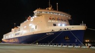 AP’nin haberine göre yakınlarda bulunan gemilerden, Yunanistan’ın Korfu adası açıklarında bulunan Norman Atlantic isimli feribottan yolcuların tahliyesi için kurtarma çalışmalarına katılması istendi. İtalyan bandıralı ‘Norman Atlantik’ isimli feribot Yunan ANEK firmasına ait. Feribotta yolcuların yanı sıra 200 kadar araç bulunuyordu. Reuters, feribottan 35 yolcunun kurtarıldığını ancak […]