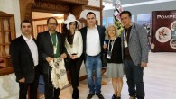 09 Aralık 2014 Salı – NİLGÜN ATAR- turizmhaberleri.com Bu sene 8.nci kez kapılarını açan Travel Turkey İzmir Fuarı’na ziyaretçi olarak katılan Londra merkezli İrem Travel London seyahat acentası sahibi İrem Gouilding; her yıl İngiltere’den fuara geldiğini ancak bu sene fuardan umduğunu bulamadığını […]