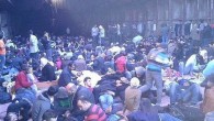 Ezadeen gemisi Cuma günü İtalyan Sahil Güvenlik görevlileri tarafından farkedilip Corigliano Calabro limanına çekilmişti. Geçen haftanın terkedilen ikinci teknesindekilerin çoğunun Suriyeli olduğu sanılıyor. Her iki geminin de kaçakçıların genellikle en çok kullandığı yol olan Libya üzerinden değil, Türkiye’den yola çıkmış olduğuna ilişkin açıklamalar […]