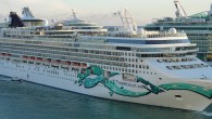Kuşadası Limanı’na 2015 sezonunun ilk kruvaziyer gemisi yanaştı. Kuşadası Limanı’na yanaşan Norwegian Jade isimli gemi ile 2 bin 700 turist Kuşadası’na giriş yaptı. Gemiden inen turistlerin bir kısmı otobüslerle Efes antik kenti ve Meryemana evini ziyaret ederken, turistlerin bir kısmı […]