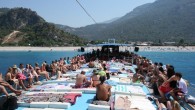 Antalya Ticaret ve Sanayi Odası’nın (ATSO) Ocak ayı meclis toplantısında ATSO Başkanı Çetin Osman Budak ile ATSO yönetim kurulu üyesi de olan AKTOB Başkanı Yusuf Hacısüleyman, ruble krizi yaşanan Rusya pazarına ilişkin 2015 yılı beklentilerini açıkladı. Rus pazarıyla ilgili trendin negatif yönde seyrettiğini açıklayan […]