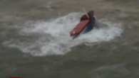 Yetkililerden edinilen bilgiye göre, 47 yaşındaki Bayram Aslan’ın cesedi, kazadan bir ay sonra Pesaro ilindeki Sottomonte Ardizio Plajı’na vurdu. Dün sabah saatlerinde bisikletiyle plajın yakınından geçen bir kent sakininin cesedi fark edip, yetkililere haber verdiği belirtildi. Vücudu kısmen tanınmaz halde […]