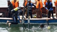 Her yıl binlerce Bangladeşli, Malezya’ya geçmeye çalışıyor. Bengal Körfezi’nin 2,5 kilometre açığında batan teknedeki 32 Bangladeşli, sahil güvenlik ekipleri tarafından kurtarıldı.Bangladeş polisi, kurtarılan yolculardan teknede 60’a yakın kişi olduğunu öğrendiklerini ve kayıp yolcuları arama çalışmalarının devam ettiğini söyledi. Bangladeş televizyonu […]