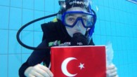 Babası Türk, annesi Macar olan 8 yaşındaki Yasemin Başar, 3 ay önce Macaristan Dalgıç Federasyonu’ndan aldığı Uluslararası Dalgıç Diploması ile Avrupa’nın en küçük kız dalgıcı unvanına sahip oldu. Macaristan Dalgıç Federasyonu Asbaşkanı ve aynı zamanda minik Yasemin’in antrenörlüğünü yapan dalış […]