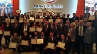 26 Şubat 2015 Perşembe – Sheraton Otel de gerçekleştirilen yemekte konuşan ATO Başkanı Bezci, “Ankara’nın dış ticaret hacminin 2014 yılı sonu itibariyle 8,1 milyar doları ihracat olmak üzere 19 milyar dolar olduğunu belirterek, “Ticaretin olduğu yerde barış olur ” dedi. Küreselleşme sürecinde […]
