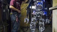Donanma Araştırma Bürosu’nun sponsorluğunda Amerika Birleşik Devletleri Deniz Kuvvetleri tarafından geliştirilen robot itfaiyeci SAFFiR, Deniz Kuvvetleri Gelecek Bilim ve Teknoloji fuarı kapsamında yayınlanan bir video ile yapabildiklerini sergiledi. Yaz aylarında emekliye ayrılan USS Shadwell gemisi üzerinde test edilen ve Virginia Tech’in […]