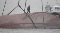 Birleşmiş Milletler Mülteciler Yüksek Komiserliği (BMMYK), son birkaç günde Libya’dan İtalya’ya ulaşmaya çalışan teknelerin Akdeniz’de batması nedeniyle en az 200 göçmenin kayıp olduğunu açıkladı. Faciadan kurtulanlarla konuşan BMMYK, toplam üç teknenin battığını belirtti. Reuters’ta yer alan habere göre, her biri […]
