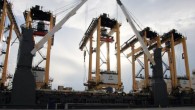 Asyaport Limanı İşletme Müdürü Kadir Uzun, yaptığı açıklamada, yılda 2,5 milyon konteyner hareketinin yaşanacağı işletmeye iki dev vincin getirildiğini söyledi. Asyaport’un açılışla ilgili en önemli taşlarından biri büyük STS denilen sahil gemi vinçlerinin ikisine kavuştuklarını belirten Uzun “Limanda toplam 11 vinç olması planlanıyor. Hindistan’dan getirilen vinçler […]