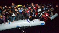 Ekipler, 18 Şubat 2015 Çarşamba günü Sığacık açıklarında, bir lastik botta kaçak insan bulunduğu ihbarı üzerine harekete geçti. Saat 06.00 sıralarında 25 erkek ve 3 kadın olmak üzere 12 Eritre, 4 Gambia, 3 Suriye, 1 Mali, 6 Comoros, 1 Gine […]
