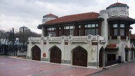 Arnavutköy İskelesi İlk iskele Karakolhane binasının alt tarafındaki eski çöplük yerindeymiş. 1890 yılında esaslı bir tamir görmüş. Dört yıl sonra da hanım yolcular için bir kenarda kafesli özel bir bölme ayrıldığı biliniyor. 1980 yılı sonrasında sahil yolunda kıyı boyunca uzanan […]