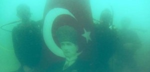 Mersin Üniversitesi (MEÜ) Denizcilik Meslek Yüksekokulu öğretim görevlileri ve öğrencileri Çanakkale