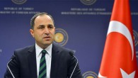 Dışişleri Bakanlığı Sözcüsü Tanju Bilgiç, Türkiye’nin, Ege’deki hak ve menfaatlerini uluslararası hukuk çerçevesinde korumaya devam edeceğini belirterek bu konuda sağduyuyla hareket edilmesi ve mevcut diyalog mekanizmalarından yararlanılması gerektiğini vurguladı. Bilgiç, bir soruya verdiği cevapta, “Yunanistan Dışişleri Bakanlığı sözcüsünün 29 Mart […]