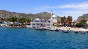 Muğla‘nın CHP’li Marmaris Belediye BaşkanıAli Acar, Bozburun Mahallesi’ndeki, geçen sezon kapatılan deniz hudut kapısının