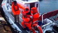 Çanakkale’nin Gökçeada ilçesinde, Kuzu Limanı açıklarında karaya oturan feribottaki yolcuların tahliye işlemi tamamlandı.  Alınan bilgiye göre, rüzgarın etkisini azaltmasının ardından, Kıyı Emniyeti Genel Müdürlüğü ve sahil güvenlik ekipleri yolcuların tahliye işlemine başladı. Sahil Güvenlik Komutanlığına ait 2 botun kullanıldığı çalışmada, […]
