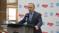 Krizden sonra sektörde birbirinden farklı söylemler ve stratejiler baş gösterdi. Bu stratejiler arasında genel olarak geleceği düşünen ve kabuğuna çekilip beklemek yerine küresel gidişatı da gözlemleyip ona göre palamar alan firmaların stratejik hamleleri nispeten daha başarılı oldu diyebiliriz. Aslında Metin Kalkavan’ın […]