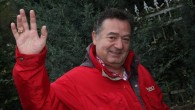 03 Nisan 2015 Cuma – turizmhaberleri.com/haber merkezi Türk müziği öksüz kaldı. Tüm zamanların en sevilen efsane sanatçısı, büyük usta Kayahan, 1990 yılında yakalandığı kansere uzun yıllar direndi ancak tedavi gördüğü hastanede bu sabah hayata gözlerini yumdu. 66 yaşındaki sanatçının vefatı tüm Türkiye’de […]